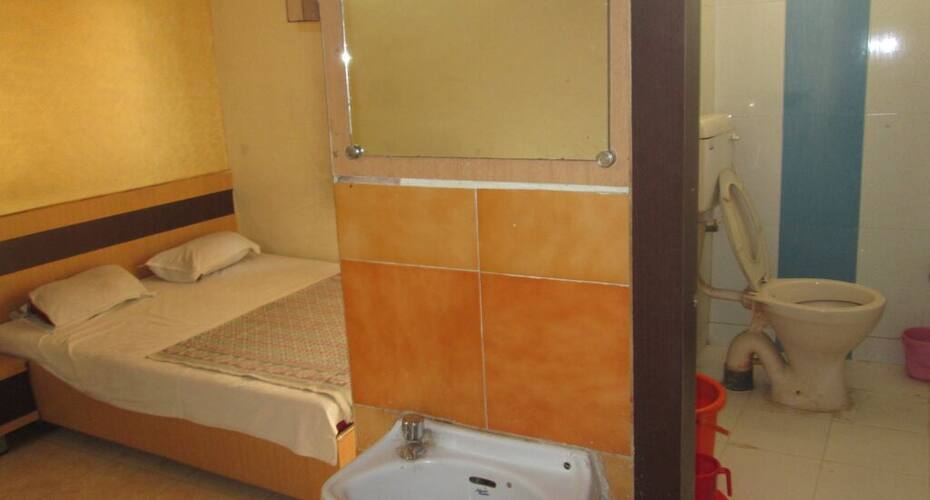 Saidas Guest House, Shirdi 2
